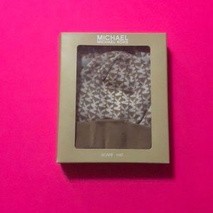 Micheal kors scarf and hat